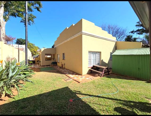 3 bed property to rent in VILLIERIA